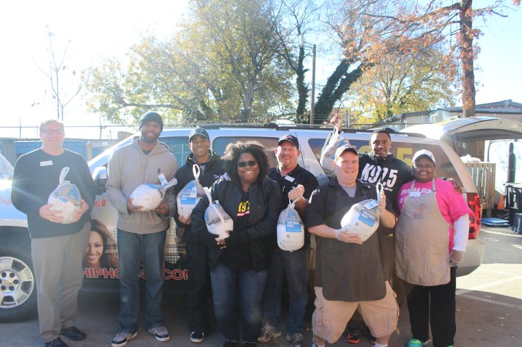 2015 Thanksgiving Turkey Giveaway [PHOTOS]