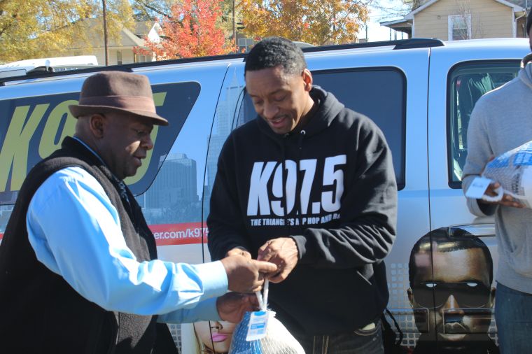 2015 Thanksgiving Turkey Giveaway [PHOTOS]