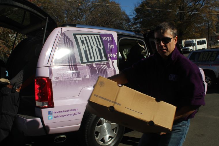 2015 Thanksgiving Turkey Giveaway [PHOTOS]