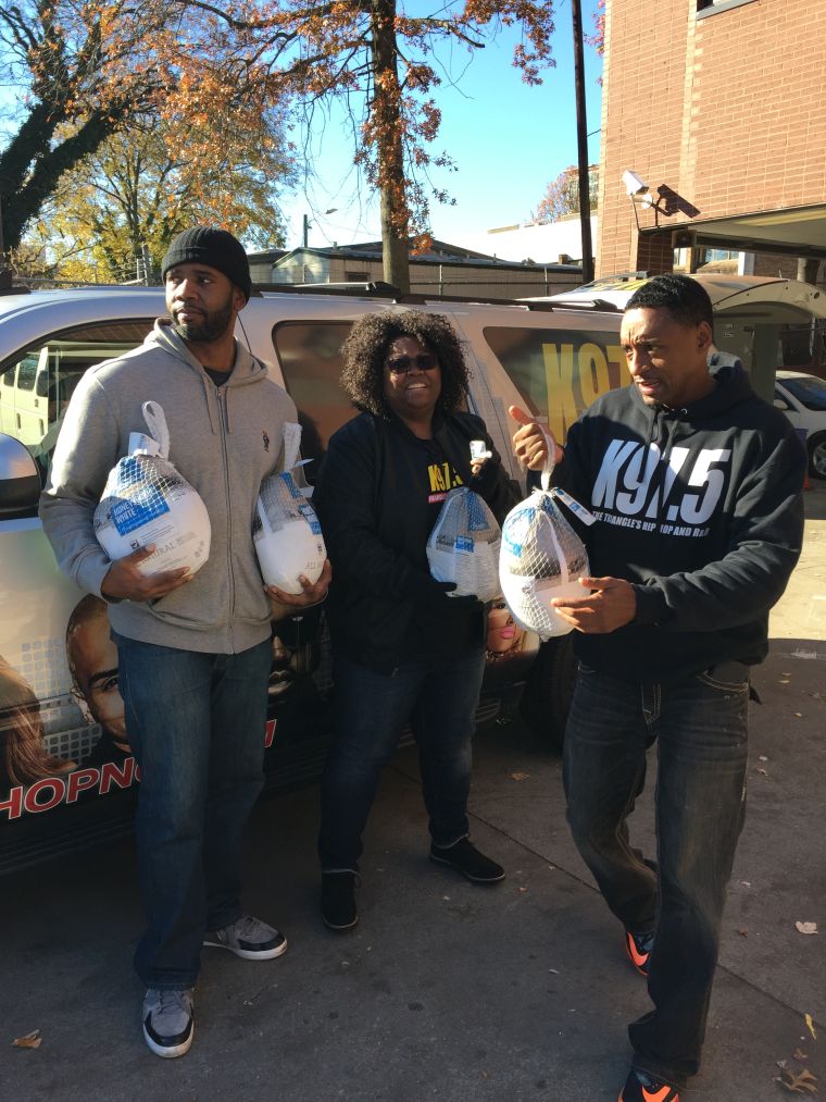 2015 Thanksgiving Turkey Giveaway [PHOTOS]