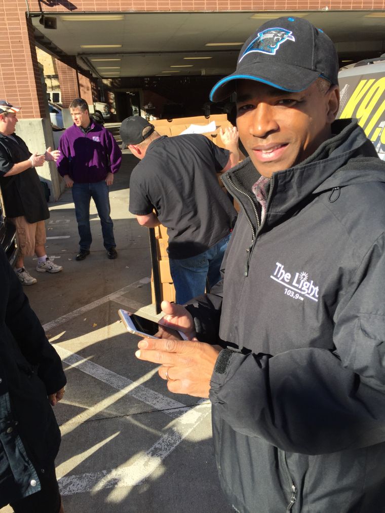 2015 Thanksgiving Turkey Giveaway [PHOTOS]