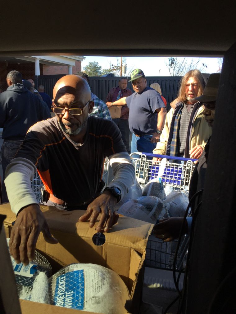 2015 Thanksgiving Turkey Giveaway [PHOTOS]