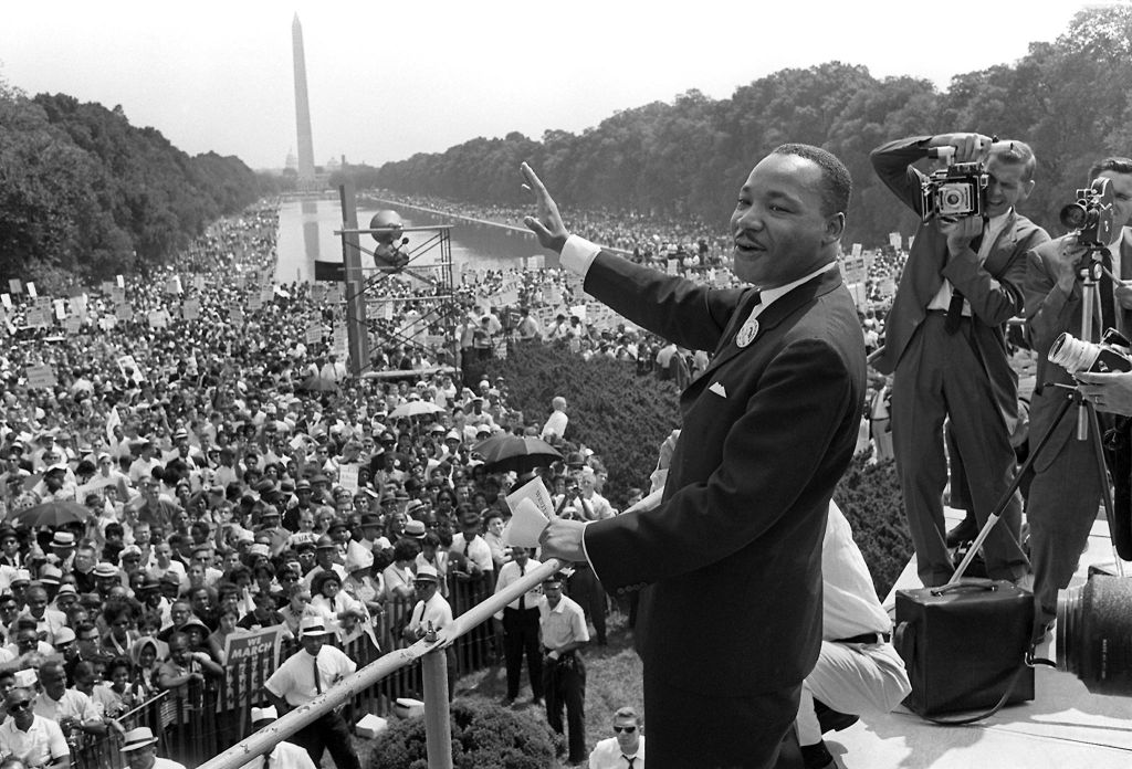 US civil rights leader Martin Luther King,Jr. (C)