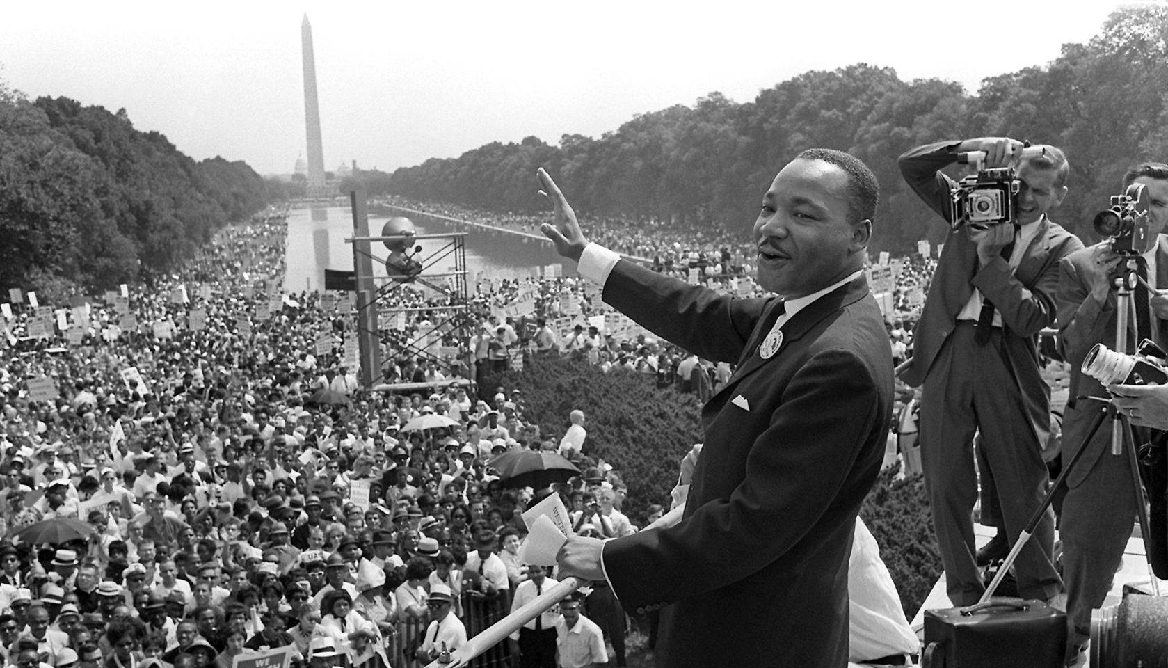 US civil rights leader Martin Luther King,Jr. (C)