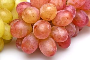 Two sorts of grapes on table