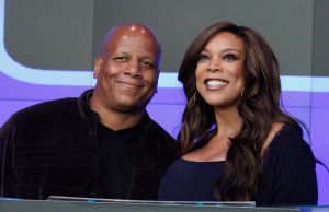 Wendy Williams Rings The NASDAQ Opening Bell - August 25, 2010