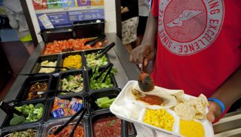 Middle school serves healthy school lunch